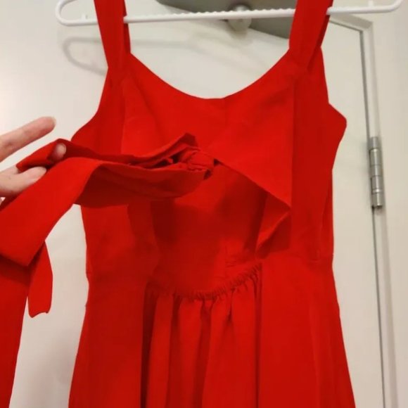 Red Beach Backless Dress - Picture 3 of 4